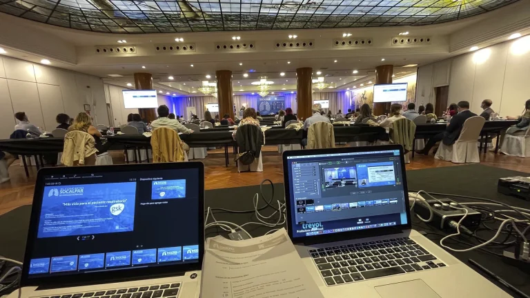 Creación de señal de vídeo para streaming y gestión de ponentes en videoconferencia.