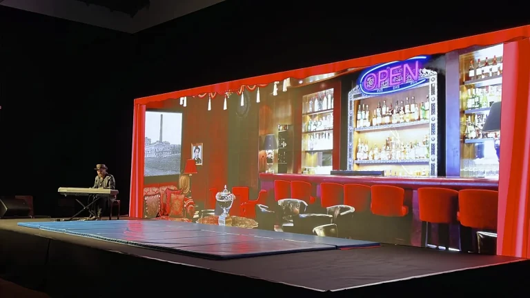 Creación de contenidos para fondos de pantalla LED y realización en directo del gestor de contenidos.