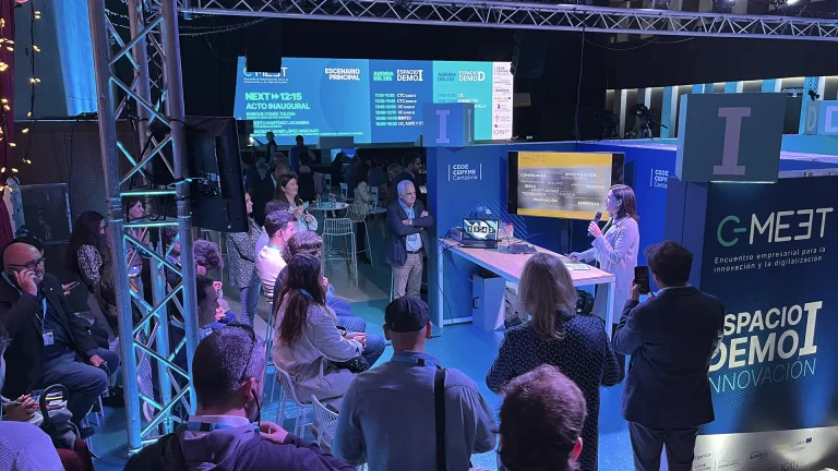 Técnicos de vídeo, técnicos de audio, técnicos de iluminación, técnicos de streaming para congresos y eventos en Santander y Cantabria.