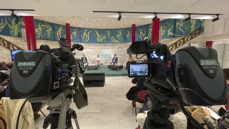 Retransmision streaming de acto de la Consejeria de Economia - Sala Maria Blanchard del Palacio de Festivales de Cantabria